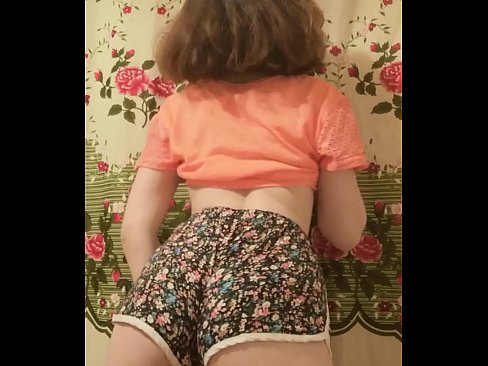 ❤️ Sexet ung babe laver en striptease ved at filme sine shorts på kamera Porn video at da.filmepornonline.ru ️❤